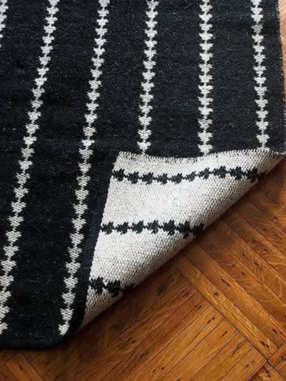 Nate Berkus 100% Wool reversible rug 5x7